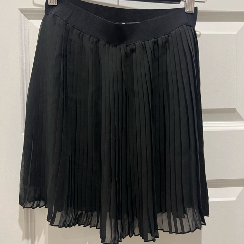 Forever 21 Black Pleated Mini Skirt stretch waist band